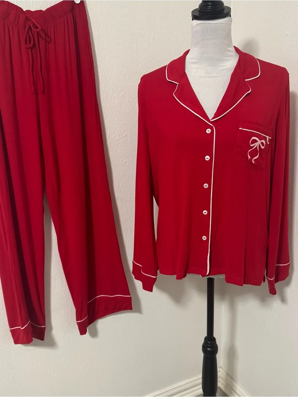 Victoria Secret’s Women Small Soft Long Pajama Set NWT Lipstick Red Bow Accent